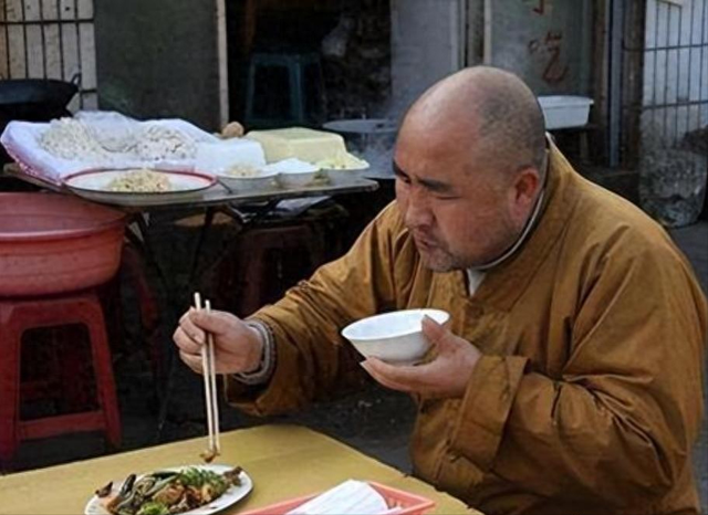 和尚们每天吃素还会发福？看了他们的伙食，瞬间明白为啥长胖了