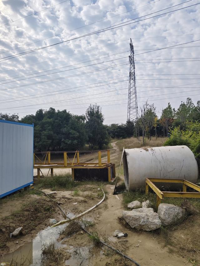 徒步穿越西流湖，赏秋正当时