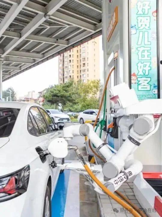 智能加油机器人！今天无“人”加油！