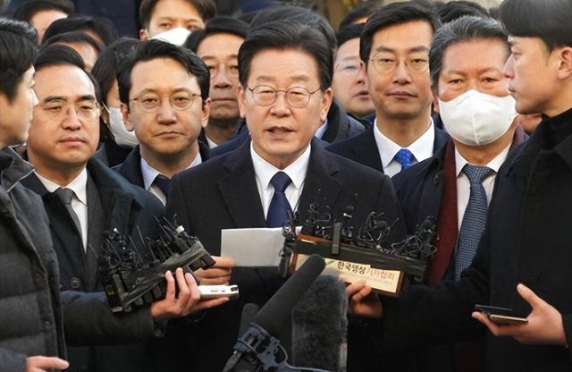 韩特使团一刻不敢耽误，刚落地，便将李在明亲笔信转交，还提出一个要求，释放信号不简单