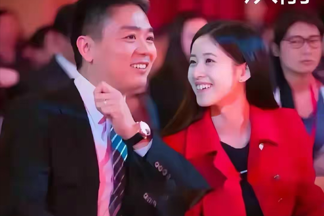 这次，在自嘲老婆面前没自信的刘强东身上，暴露了老夫老妻的尴尬