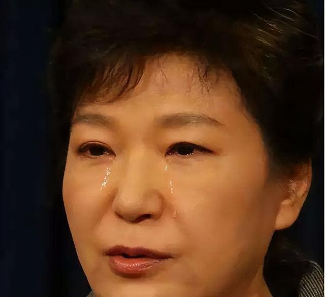 朴槿惠出狱生活：住1676平别墅，与小10岁律师为伴，如今生活安逸