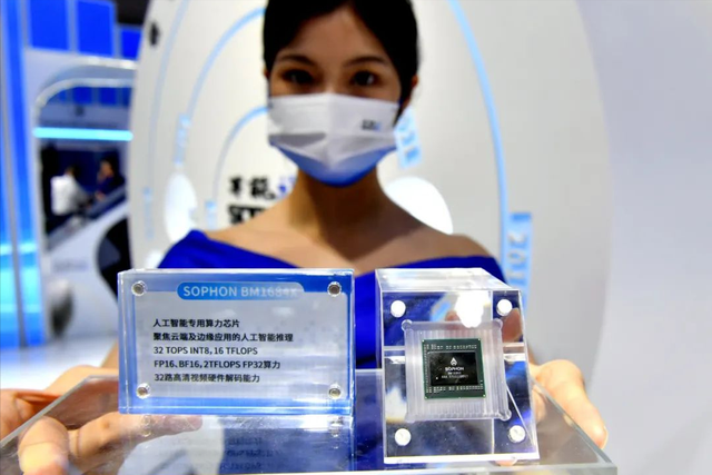 日媒罕见破防：美国用先进芯片打压中国，中国用成熟芯片压制世界