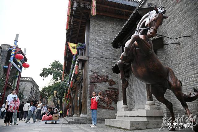 77名红领巾，深情讲家乡
