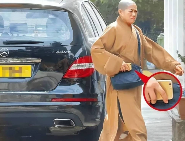 揭秘尼姑庵真相：表面佛门实则妓院，穿黑丝戴假发，香客人来人往