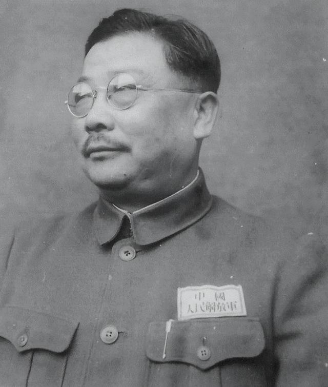 建国初乔冠华对李克农不尊敬，周恩来发脾气：真不知道几斤几两！