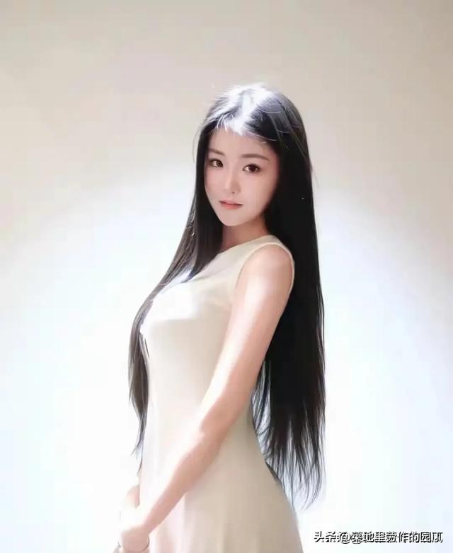 南京一国际学校女神,五官精致,樱桃小嘴,肤白貌美,太美