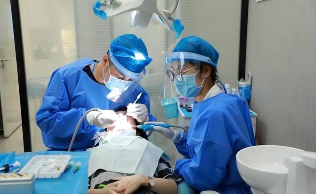 暴跌60%，引发全国牙科关店潮，曾经暴利的牙科生意要凉透了？