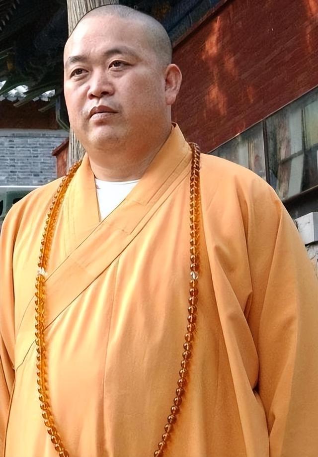 一查吓一跳！掌控少林寺38年的释永信被曝更多信息，私底下太壕