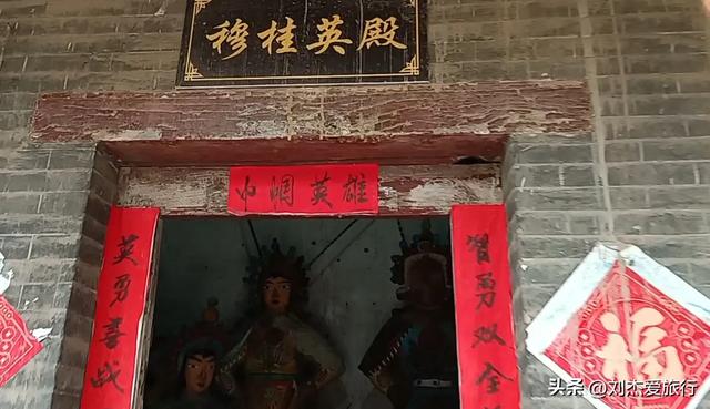 参观新密北宋名将杨业祠，祠内石人军士方阵堪称一绝