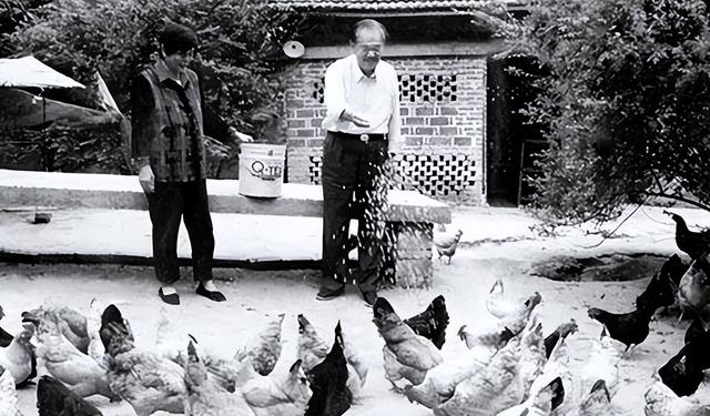 他是华国锋的接班人，有着怎样的经历