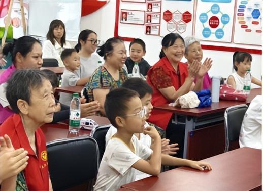 吴兴社区成功举办“银龄智慧·童趣科学”代际共融科普活动