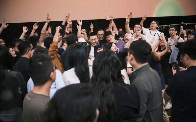 李斌乐成「斌神」，蔚来看齐BBA