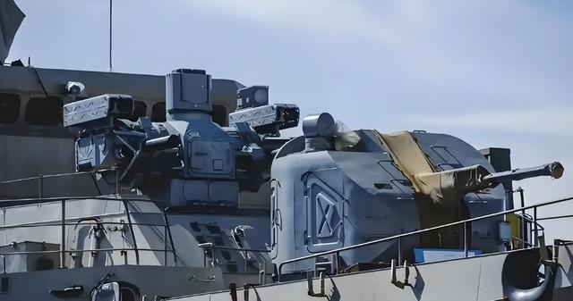 越南继续搞事情？出稀土新规后，越军舰穿台海，对华示威对美示好