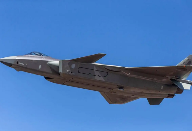 12架日机挂满导弹，对辽宁号发动模拟打击？日本该庆幸这不是实战