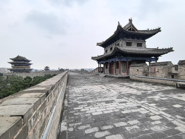 晋北的忻州古城很大，游客非常多，是我所见古城中最热闹古城景区