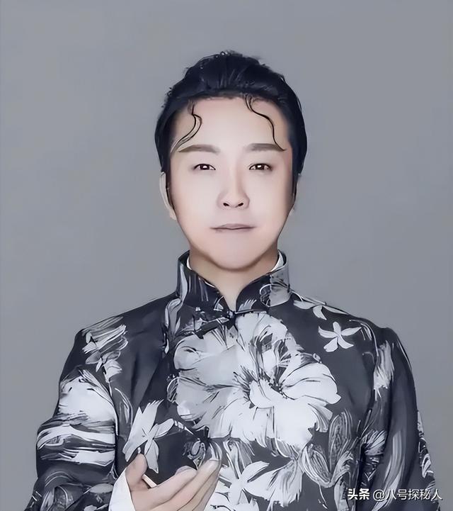 善恶终有报！47岁“跌落神坛”的李玉刚，终是活成了“跳梁小丑	”