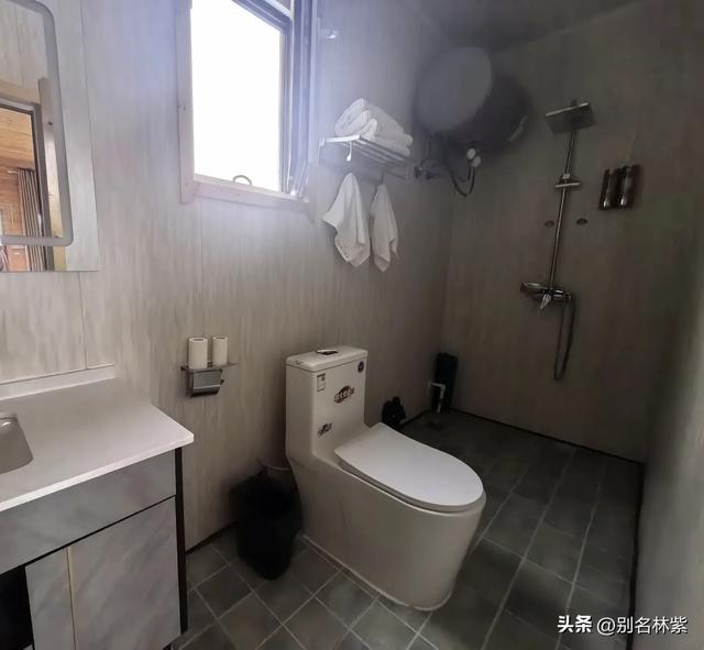 新疆游最后一站，若羌博物馆看楼兰美女，游玩青海茫崖翡翠湖(10)