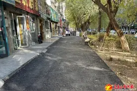 家门口的路铺平了图片