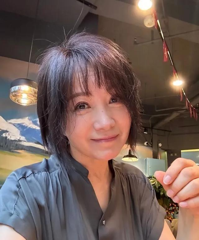 6上春晚，与恩师同居后怀孕，被骗流产，如今57岁准备孤独终老