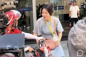 知名女演员在深圳送外卖？许多网友偶遇了！最新消息图片