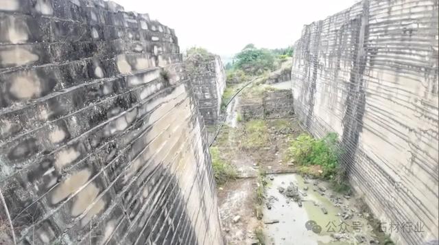 四川砂岩采石场发现神秘地宫，十多间石屋，妥妥的豪宅。