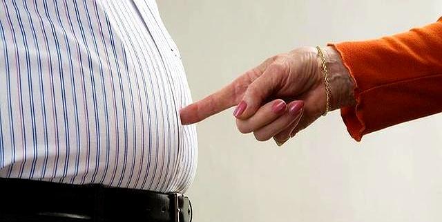 男性开始衰老，一般会有3松2大1处毛发变多，若没有	，还算年轻