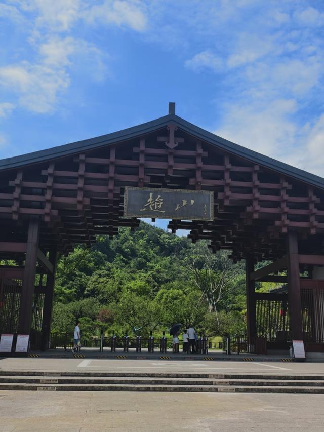 杭州风向变了：以前无人关注的郊区，未来可能让你高攀不起！