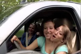 美国连体双胞胎嫁给同一个男人！共用身体34年，还要一起生孩子？图片