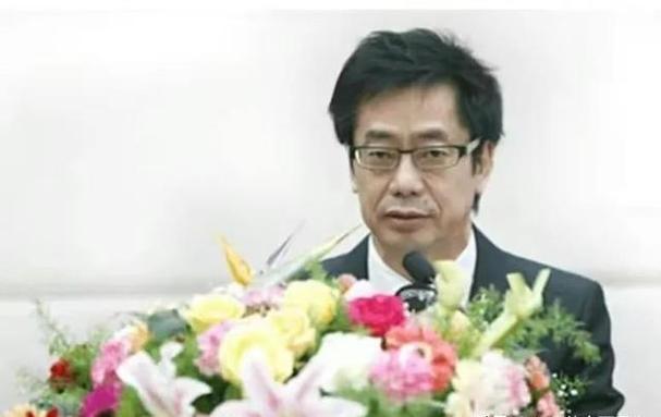 骗光明星20亿，连亲妈都不放过，霍家“逆子”被钉上“耻辱柱”！