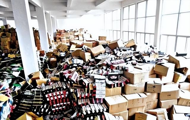 几乎全是假货，利润高达650%，为何消费者还争相购买?