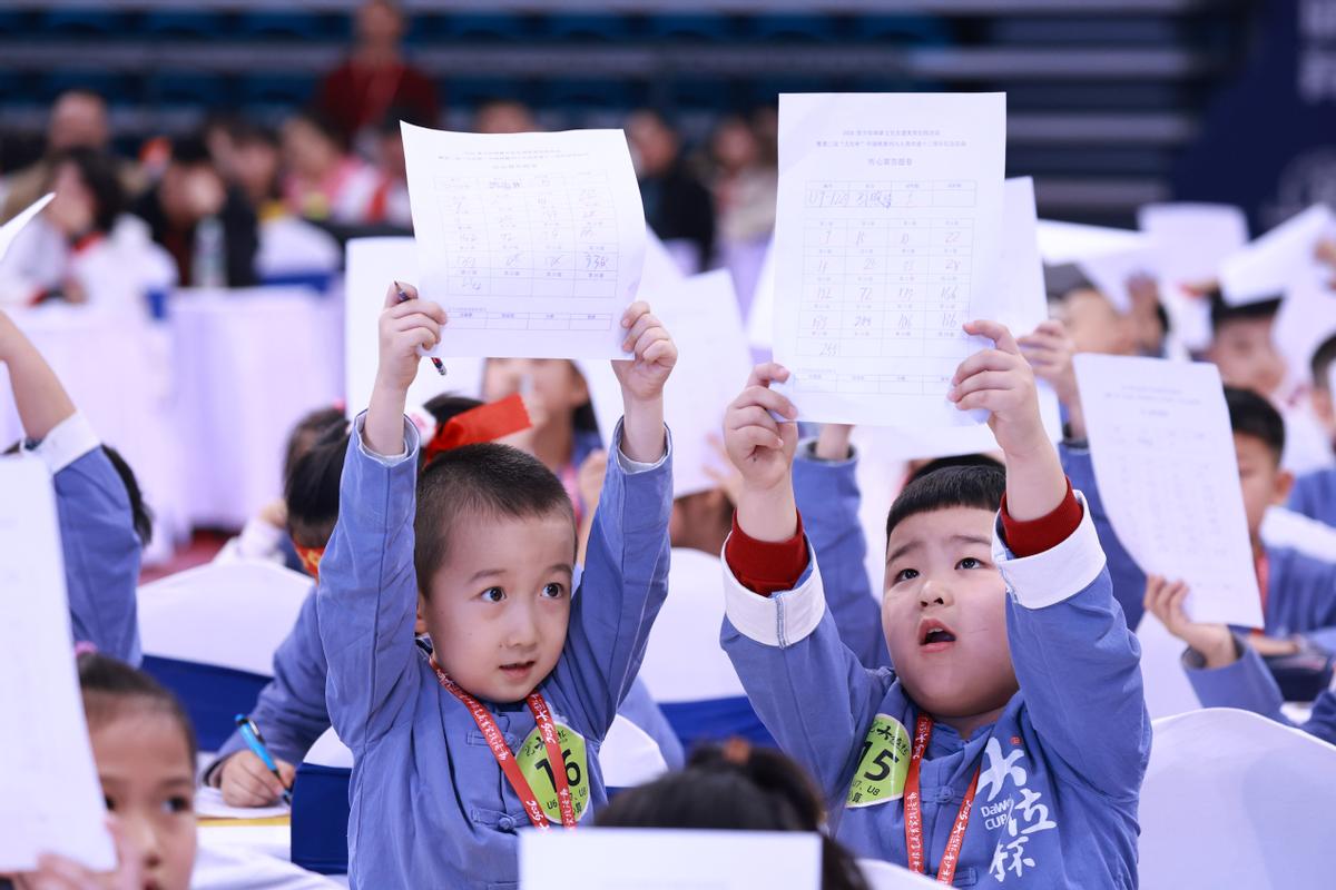 千年珠算邂逅大国重器——第二届"大位杯"青少年非遗美育实践活动在哈尔滨圆满收官(图8) 千年珠算邂逅大国重器——第二届"大位杯"青少年非遗美育实践活动在哈尔滨圆满收官(图8)