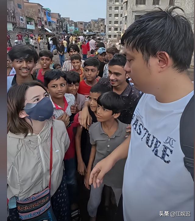 中国夫妻探秘亚洲最大贫民窟，丈夫被砸头，妻子被摸臀部不敢反抗