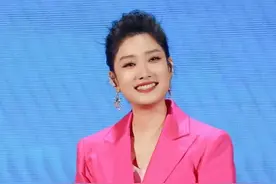 中国歌星玲花 女人味越来越浓了图片