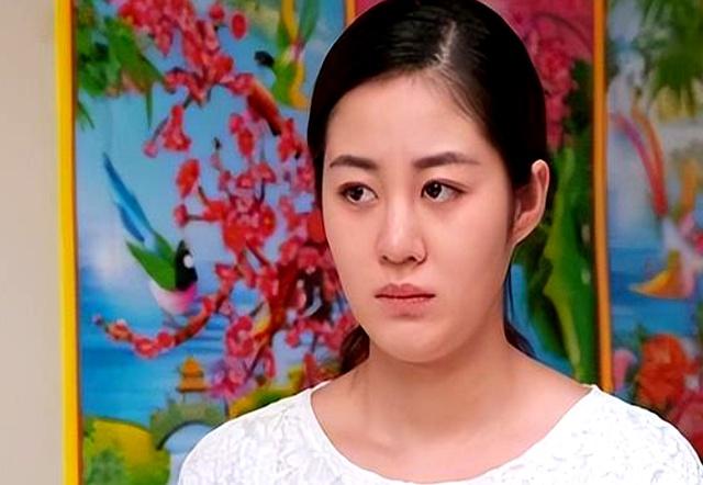 她被赵本山养了11年	，却在嫁给富豪后受到惨痛教训，如今涅槃重生
