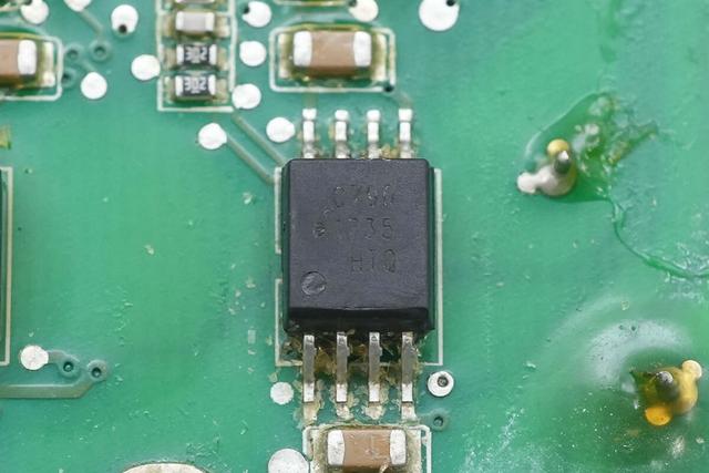 重达18斤的大块头，内部全是灰，麦格米特15kW充电模块拆解