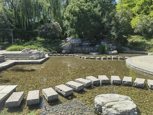 在康熙畅春园遗址上建的北京海淀公园