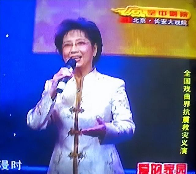 京剧女神李维康患病丈夫不离不弃，如今北京养老，北大女儿很孝顺
