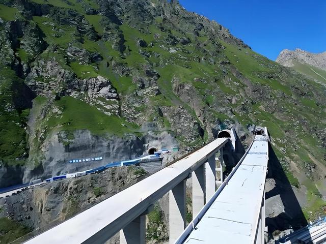 天山旅游业大变革！新疆三大超级工程将开启，独库公路或被取代？