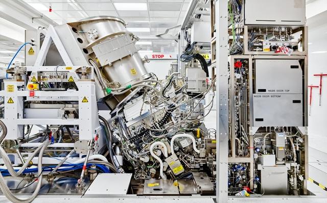 荷兰EUV光刻机上有中国零部件吗？若学美国一样断供，有什么后果