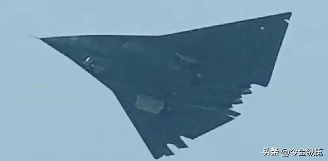 中国六代机首次"双机裸飞"，美媒惊呼技术碾压西方	，重写空战规则