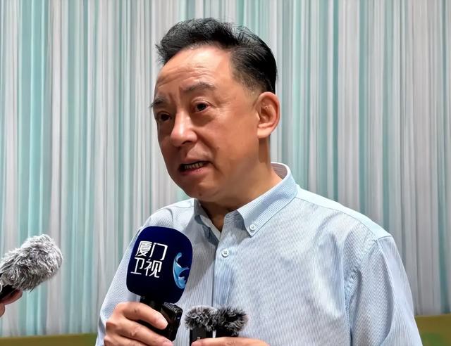 至今未婚未育，身边却有男人陪了近27年！59岁的她才是人间清醒