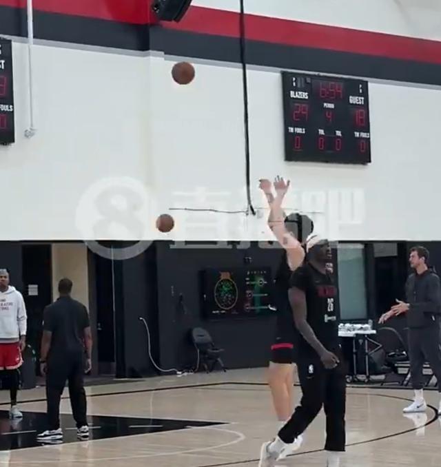 杨瀚森3个月增重16斤，副作用不会投篮了，训练9中3，自己都摇头