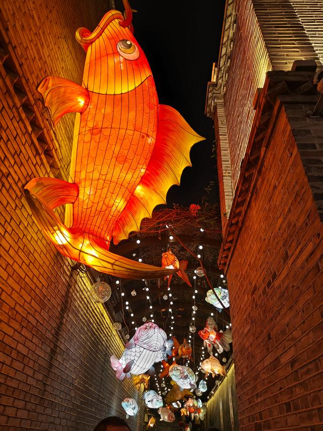 福鱼游进三坊七巷！昨夜福州元宵，惊艳了全国