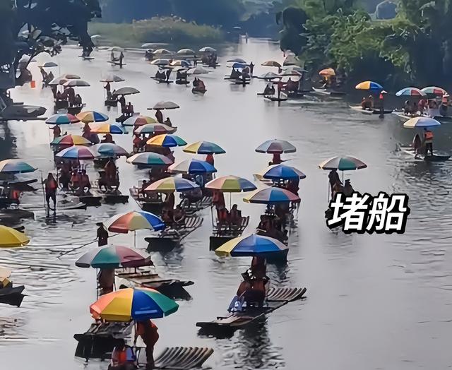 贵州已经失守！避暑圣地游客望不到头，吃碗小吃比攻城还难