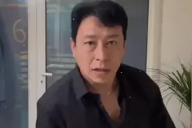 一夜之间，朋友圈被这个中年大叔的自拍刷屏！网友：他到底是谁？图片