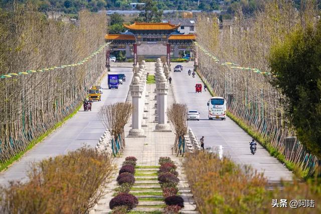 你知道吗?丽江有条1.2公里长的网红路,风景绝美游客却很少