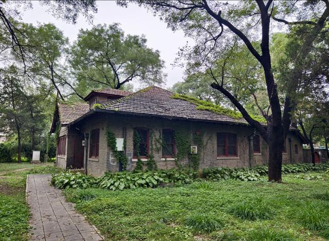 北京旅游第四天，一次同时中签北大清华，如何选择？