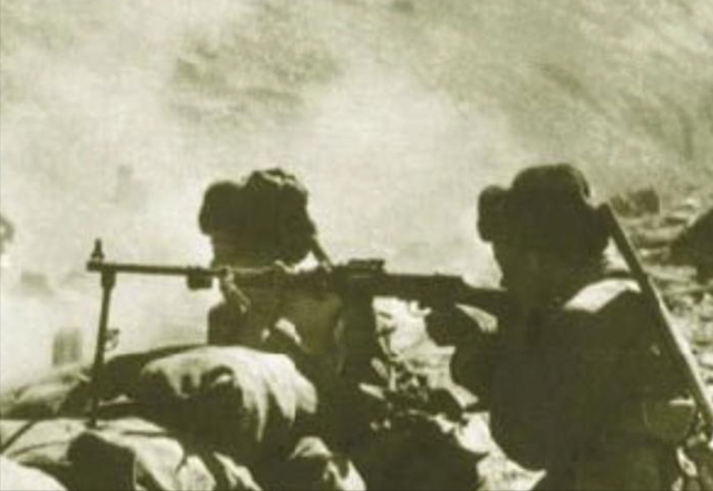 63年国庆，毛主席见到一少尉排长忽然问道：就是你“口出狂言”啊