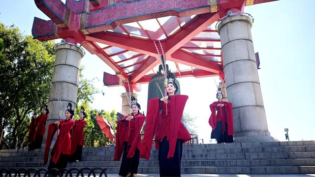 武汉文旅集团“超级文旅日”来了，游客在黄鹤楼提前过“七夕”
